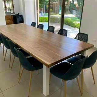 HIGH QUALITY SOLID KIAAT TABLES