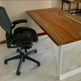 HIGH QUALITY SOLID KIAAT TABLES