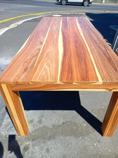 HIGH QUALITY SOLID KIAAT TABLES