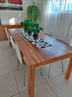 HIGH QUALITY SOLID KIAAT TABLES