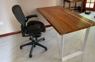 HIGH QUALITY SOLID KIAAT TABLES