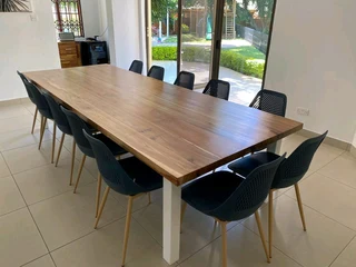HIGH QUALITY SOLID KIAAT TABLES