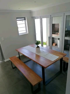 HIGH QUALITY SOLID KIAAT TABLES