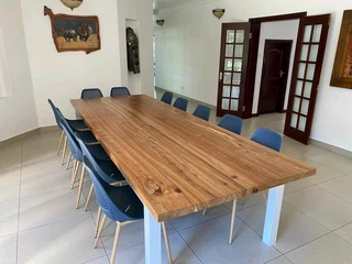 HIGH QUALITY SOLID KIAAT TABLES