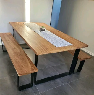 HIGH QUALITY SOLID KIAAT TABLES