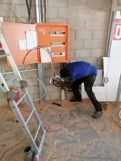 ELECTRICIAN AVAILABLE
