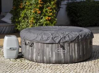 TREAT YOUR FAMILY TO THE BAHAMAS 669L AIR-JET 4 LAY-Z-SPA1.80M X 66CM DARK WOOD SAVE R2000,00!!