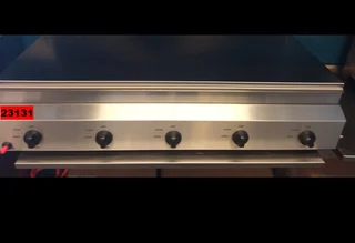 Great For Small Buisness  Or Just A  Gas Braai With The  Table Top 5 Burner Gas Braai.