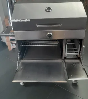 THE MULTI-FUNCTION DADS KITCHEN SMOKER BRAAI.