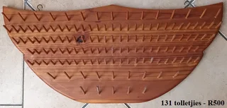 Sewing thread hanger: (Can take 131 "tolletjies")