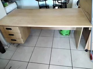 selling very nice big brown desk