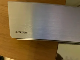 Samsung Curve 瞧 sound bar HW -J8500R