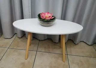 Mini Oval White Top Table – R290