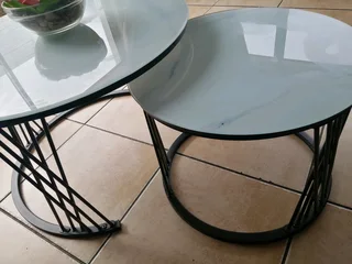 懶 Modern Nesting Coffee Tables – Set of 2 懶R850 for both!