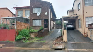 4 Bedroom In Westcliff, Chatswort