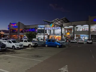 Upper level office to rent at Bonaero Park Shopping Centre