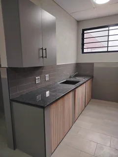 Modern Bachelor Alberton Voortrekker Road - Grab this one