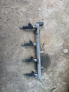 BMW E46 318i 16v INJECTOR RAIL