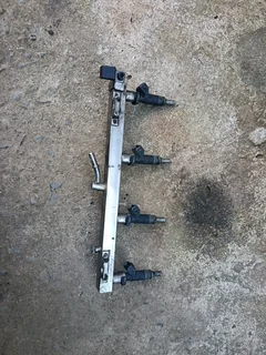 BMW E46 318i 16v INJECTOR RAIL