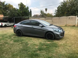 2014 Hyundai Accent Sedan 1.6gls fluid auto