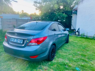 2014 Hyundai Accent Sedan 1.6gls fluid auto