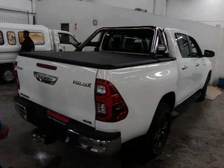 Toyota hilux tonneau Cover and roll bar for sale