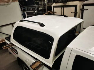 Hilux 05 DC White Steeltop for sale