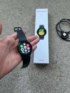 Samsung galaxy watch 5 40mm good condition with box and charger