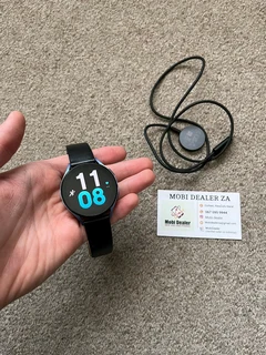 Samsung galaxy watch 5 44mm good condition with charger