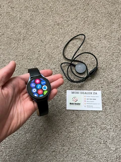Samsung galaxy watch 5 44mm good condition with charger