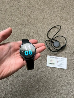 Samsung galaxy watch 5 44mm good condition with charger
