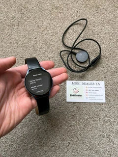Samsung galaxy watch 5 44mm good condition with charger