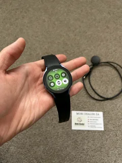 Samsung Galaxy Watch 5 44mm Good condition with charger