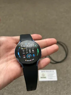 Samsung Galaxy Watch 5 44mm Good condition with charger