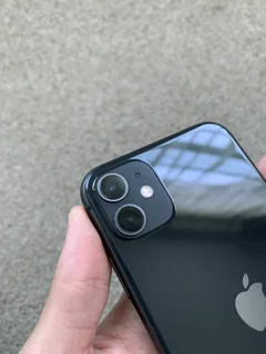 iPhone 11 64gb good condition - black