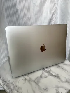MacBook Pro M2 512gb SSD 8gb ram 13 inch 2022