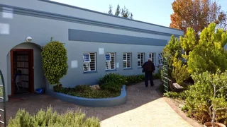 Wynberg Village: Smart 93 sqm Office Unit in Tranquil Complex