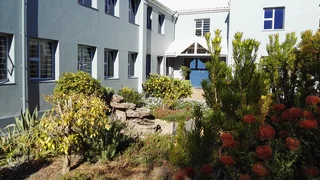 Wynberg Village: Smart 93 sqm Office Unit in Tranquil Complex
