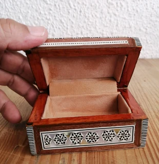 vtg mother of pearl inlaid Egyptian jewelry box