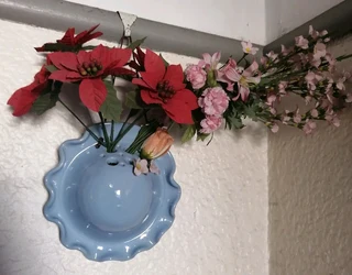 Rare find* Hanging Ruffled Flower Frog