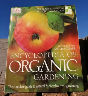 Encyclopedia of Organic Gardening PAULINE PEARS