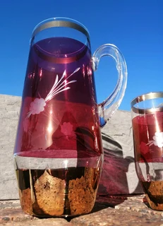 Vtg Cranberry &amp; Gold Guilded Jug &#43; 2 Glassess