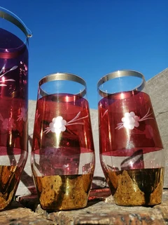Vtg Cranberry &amp; Gold Guilded Jug &#43; 2 Glassess