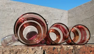 Vtg Cranberry &amp; Gold Guilded Jug &#43; 2 Glassess