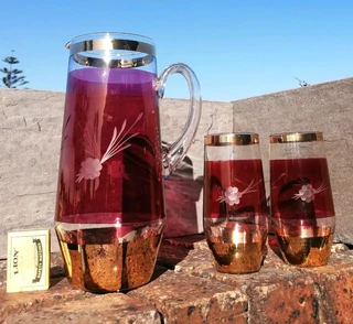 Vtg Cranberry &amp; Gold Guilded Jug &#43; 2 Glassess