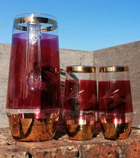 Vtg Cranberry &amp; Gold Guilded Jug &#43; 2 Glassess