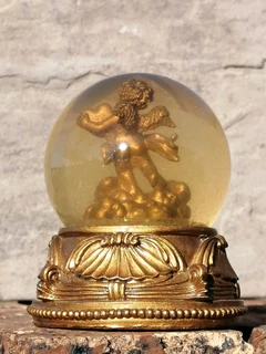 Vtg ❤️ is Blind Snow Globe, Resin - unusual.