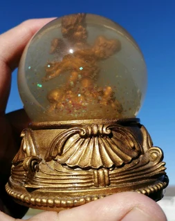 Vtg ❤️ is Blind Snow Globe, Resin - unusual.