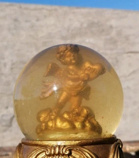 Vtg ❤️ is Blind Snow Globe, Resin - unusual.