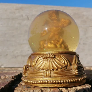 Vtg ❤️ is Blind Snow Globe, Resin - unusual.